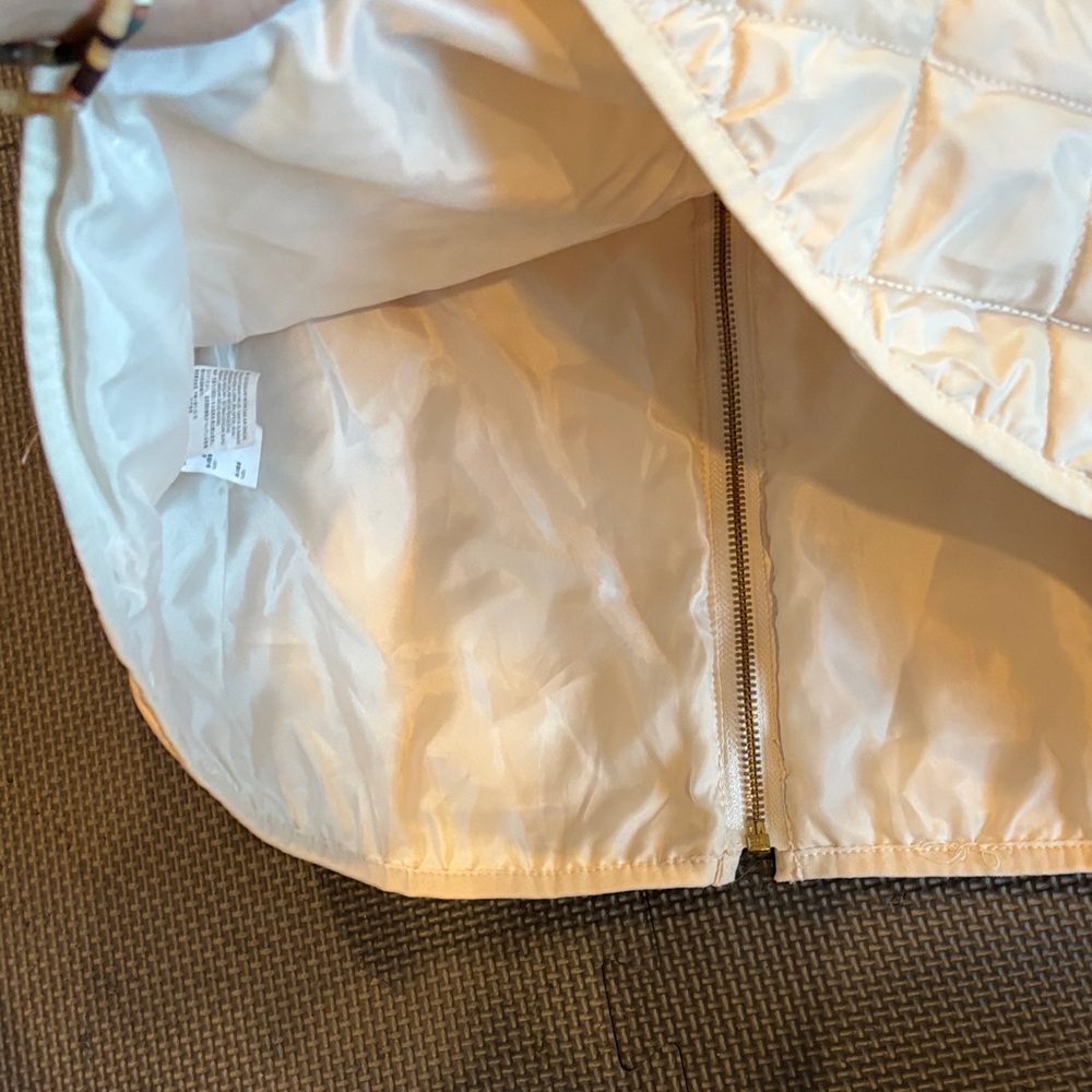 Old Navy Women's Quilted Cream Vest - Picture 7 of 8